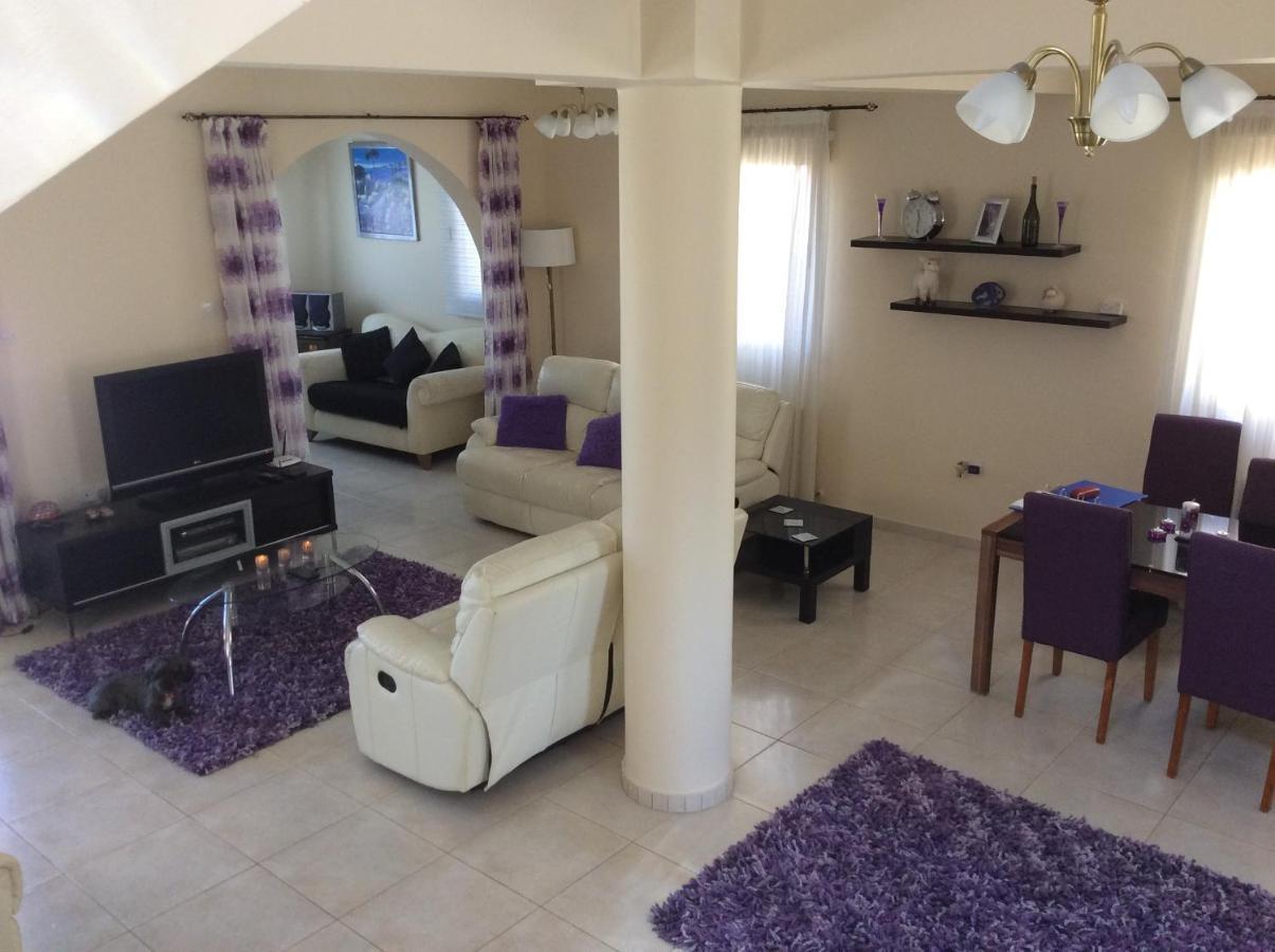 Quality Villa With Pool In Superb Location In Paphos Мадрия Экстерьер фото